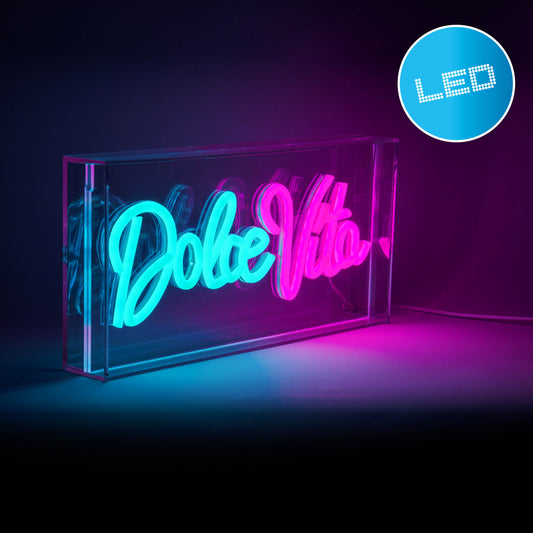 LED Schriftleuchte "DOLCE VITA" Schild mit Tisch-/Wandfunktion L:30cm, Deko im Stil Junges Wohnen, aus Kunststoff, klar/transparent, 30 x 4,7 x 15 cm, mit LED Platine Netzbetrieb Schnurschalter
