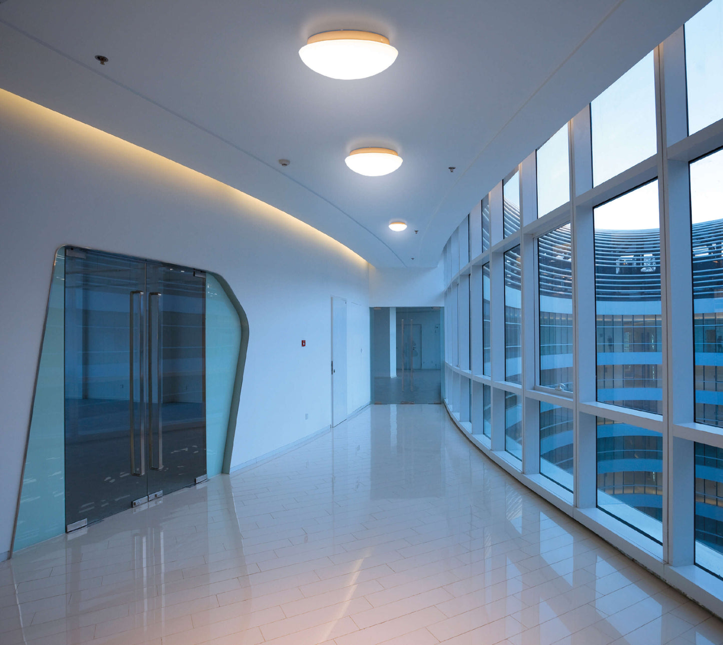 Deckenleuchten - LED Deckenleuchte "BERGEN" inkl. Sensor Ø: 25,5cm, Deckenlampe im Modern Style, aus Metall und Glas in weiß, 10 cm hoch, Ø 25,5 cm, inkl. LED  Bewegungssensor  Dämmerungssensor