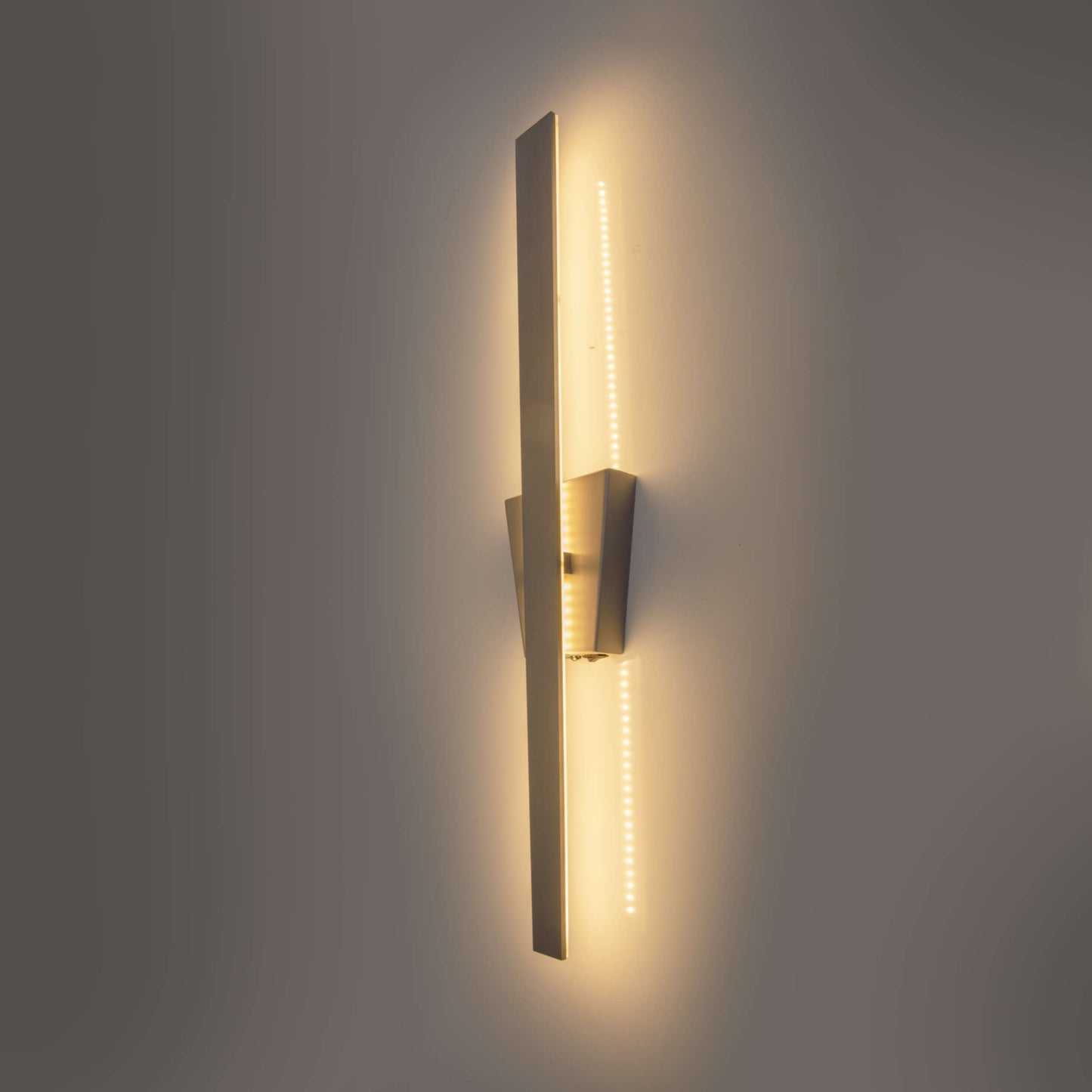 Wandleuchten - LED Wandleuchte "TREVOR" nickel matt, Wandlampe im Modern Style, ausMetall und Kunststoff in nickelmatt, 62 cm hoch, Maße 10 x 4,5 cm, inkl. LED  Kippschalter