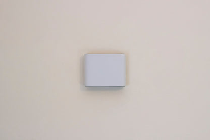 Wandleuchten - Akku-/Wandleuchte "CUBE" magnetisch L/B: 10cm weiß, Wandlampe im Modern Style, ausMetall in weiß, 8 cm hoch, Maße 10 x 10 cm, inkl. LED  Akkubetrieb  Bewegungsmelder  Kippschalter  USB Typ C