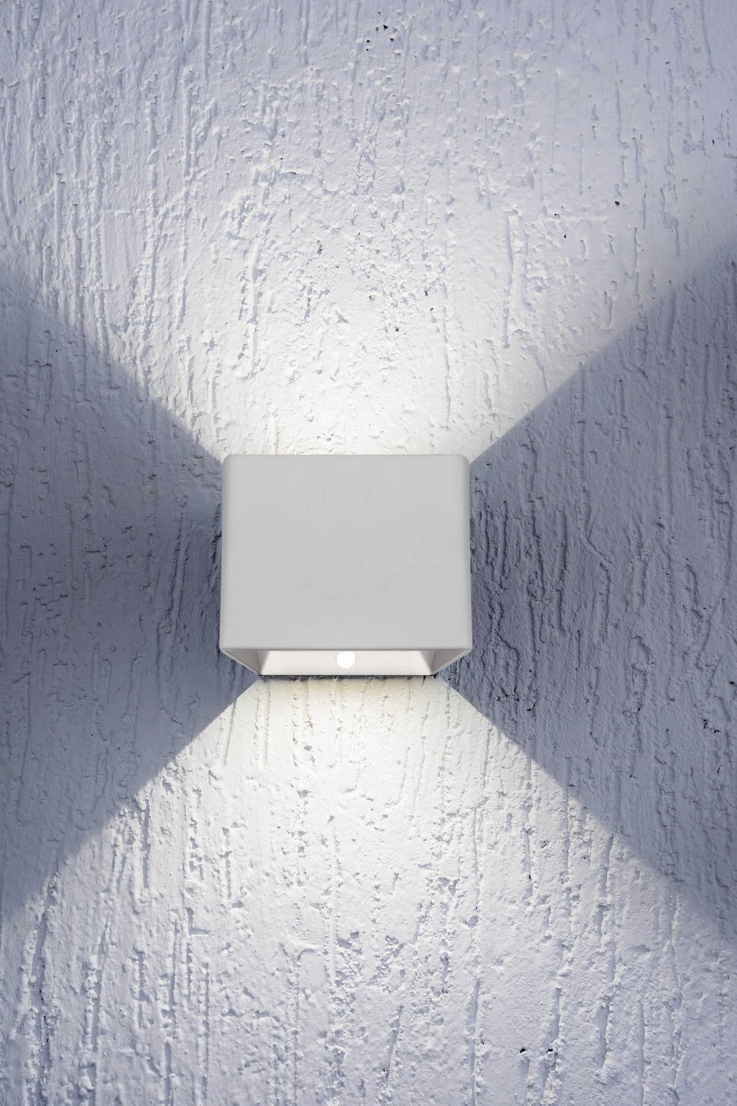 Wandleuchten - Akku-/Wandleuchte "CUBE" magnetisch L/B: 10cm weiß, Wandlampe im Modern Style, ausMetall in weiß, 8 cm hoch, Maße 10 x 10 cm, inkl. LED  Akkubetrieb  Bewegungsmelder  Kippschalter  USB Typ C