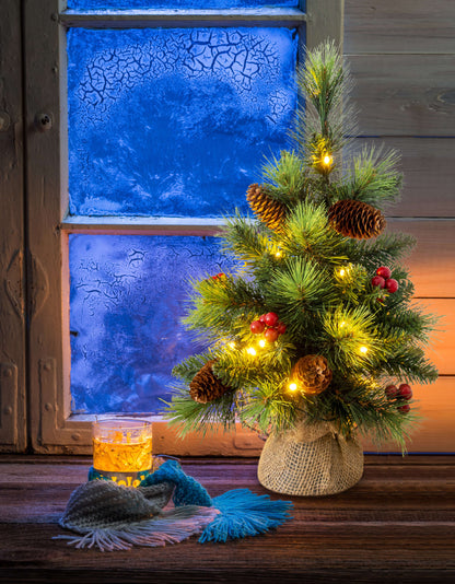 LED Weihnachtsbaum mit Beeren + Tannenzapfen H: 45cm