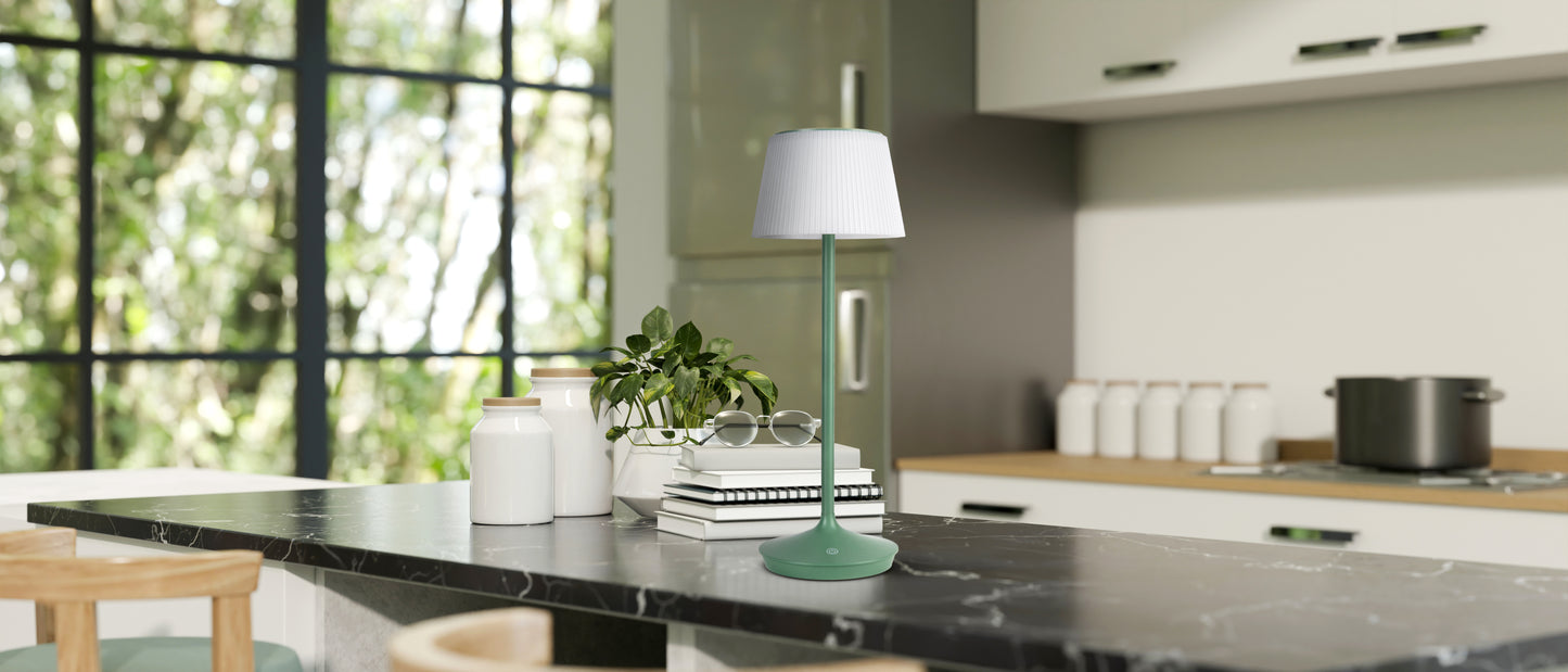 LED / CCT Solar-/ Akkutischleuchte "EMMI" H: 38cm grün